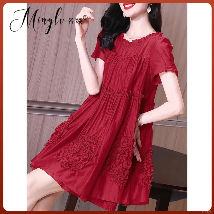 2025大码宽松新款时尚洋气遮肚子夏季高端时髦红色减龄刺绣连衣裙