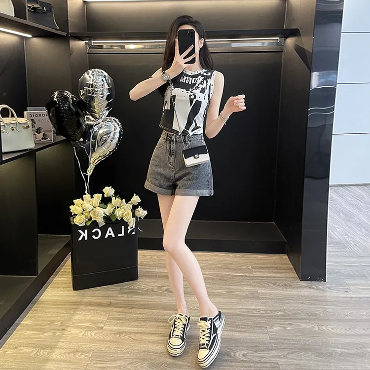 小个子时尚穿搭时休闲套装女夏季新款洋气减龄钉珠背心短裤两件套