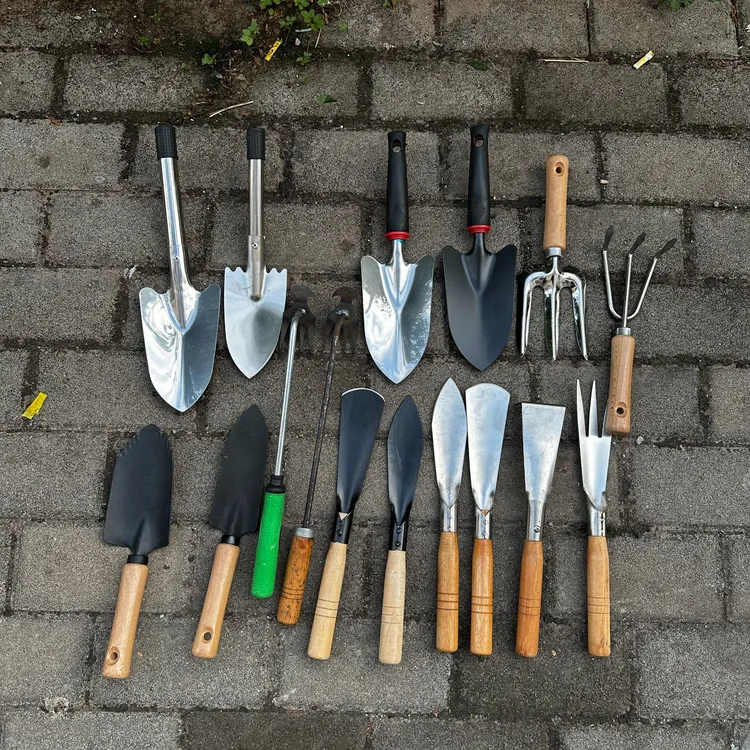加厚耐用黑色户外园艺铲用于铲土松土的实用工具