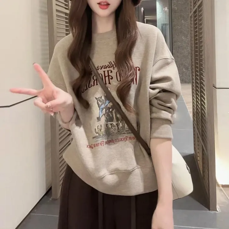 美式复古别致宽松酷潮无帽圆领人物印花字母卫衣商品图