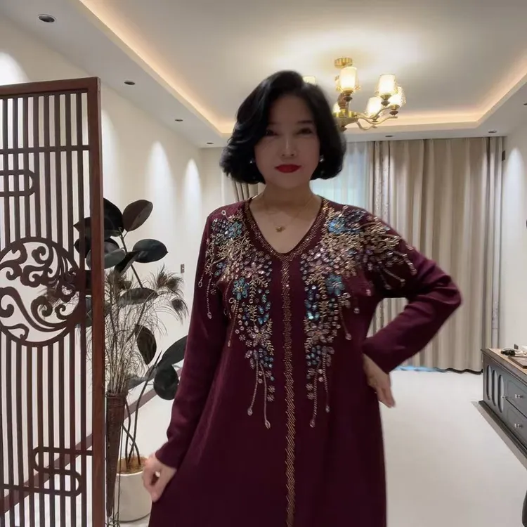 1132秋冬宽松妈妈装烫钻红色中老年女装气质显瘦长袖网红时尚打底