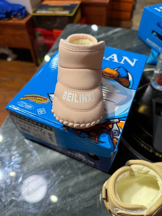 婴儿宝宝鞋好穿又好轻