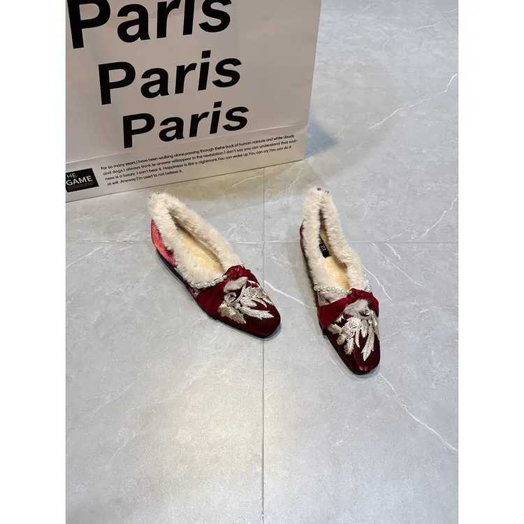 新中式古风粗跟单鞋女秋冬加绒毛毛鞋刺绣百搭婚鞋一字扣玛丽珍鞋