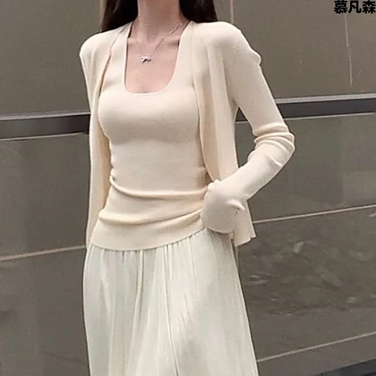 2025年冬款新款纯欲时尚马背心纯色宽松针织开衫女两件套