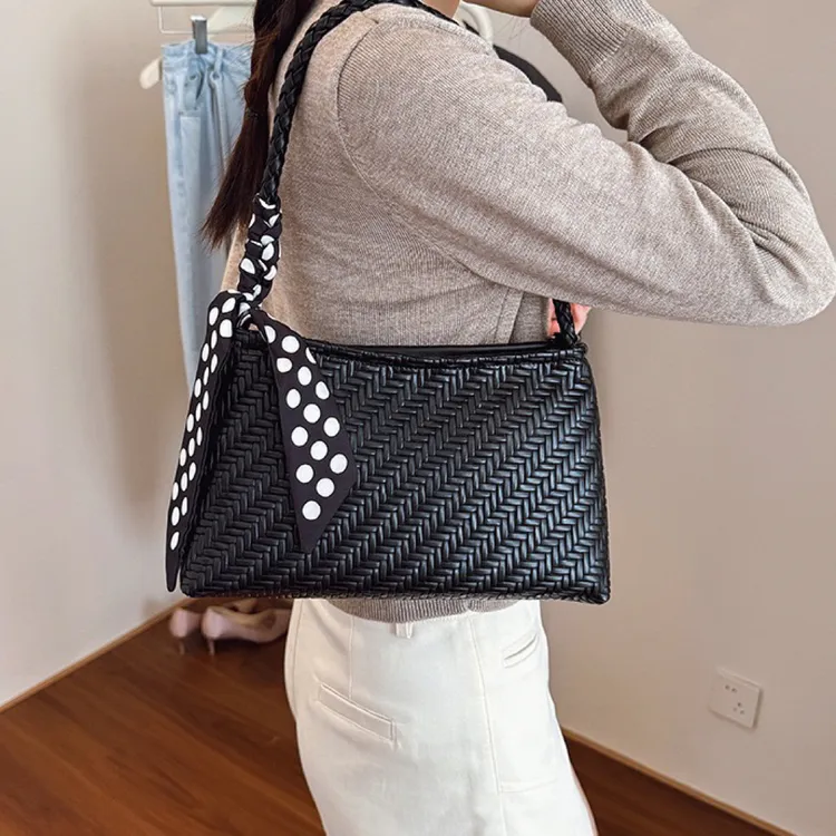 黑色链子腋下气质包包