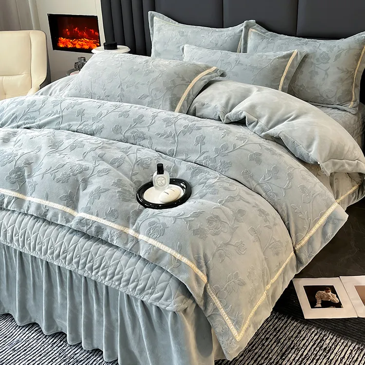 新款加厚夹棉雕花纯色牛奶绒床盖款家用中式主卧四件套礼品手提包