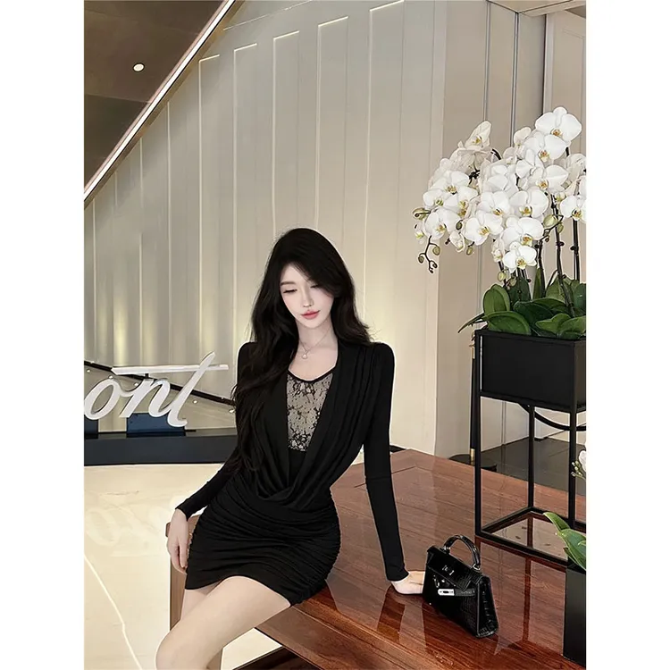 垂坠荡领直角蕾丝假两件长袖连衣裙女早春新款气质收腰捏褶短裙子