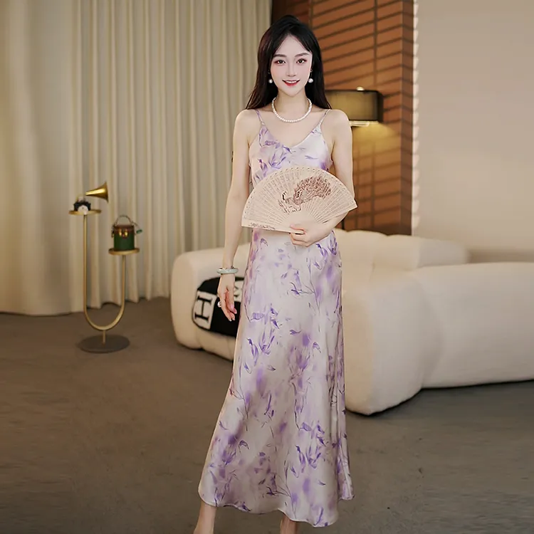 2025夏季轻国风新款气质显瘦法式温柔风修身吊带连衣裙8030