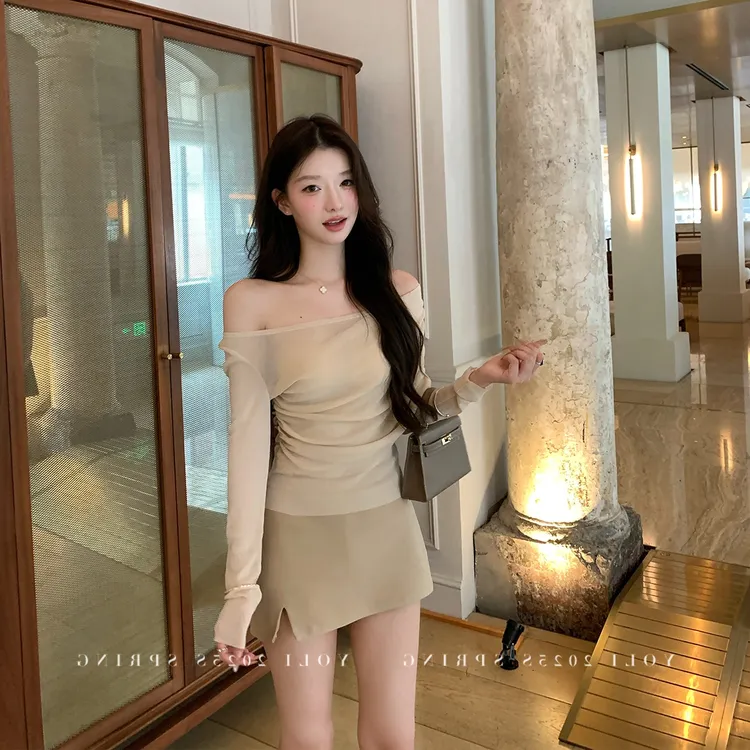 "法式恋人"法式一字肩长袖t恤女秋季修身收腰显瘦上衣