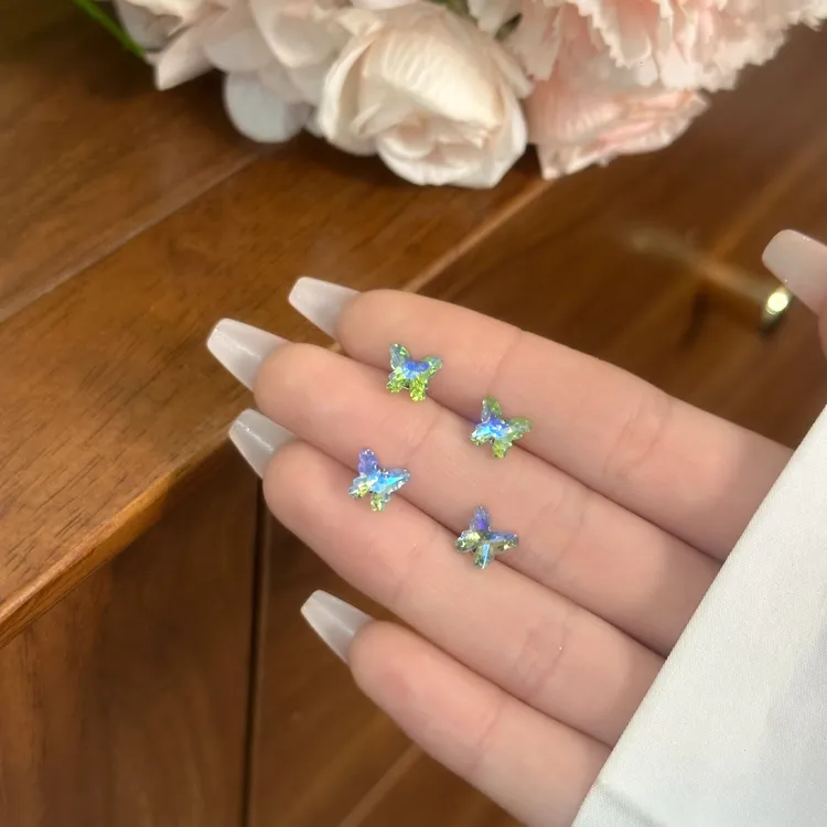 925银耳饰 极光炫彩蝴蝶锆石耳钉2025年新款小巧精致气质少女耳钉