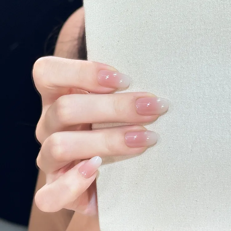 【凝露】乳白渐变新款手工穿戴甲高级感显白简约自然百搭精致美甲