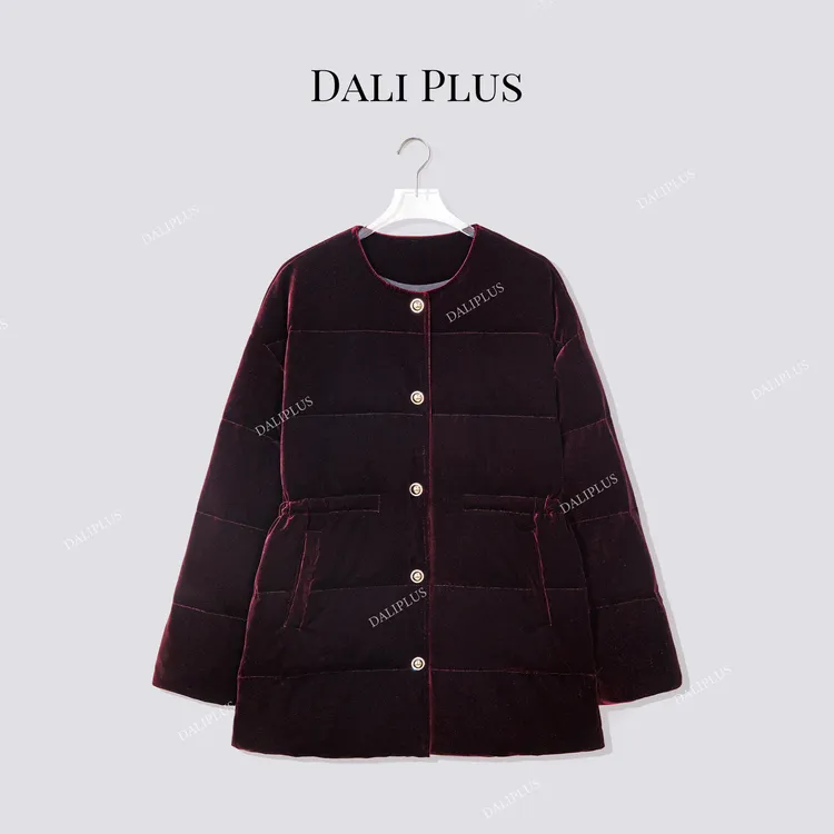 DALI PLUS“红丝绒95白鹅绒服”收腰轻装滑羽绒服-D5SS7316