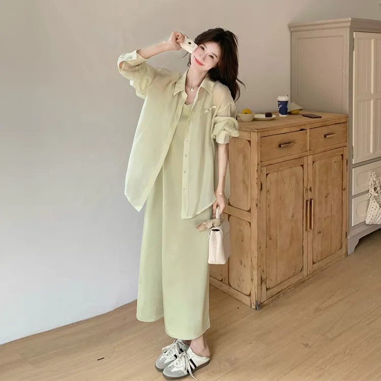 松弛感穿搭套装裙女2025夏季新款韩系极简风防晒衬衫吊带裙两件套