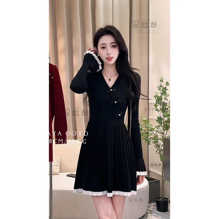 【山山暮行】新中式国风新款黑色V领针织连衣裙女