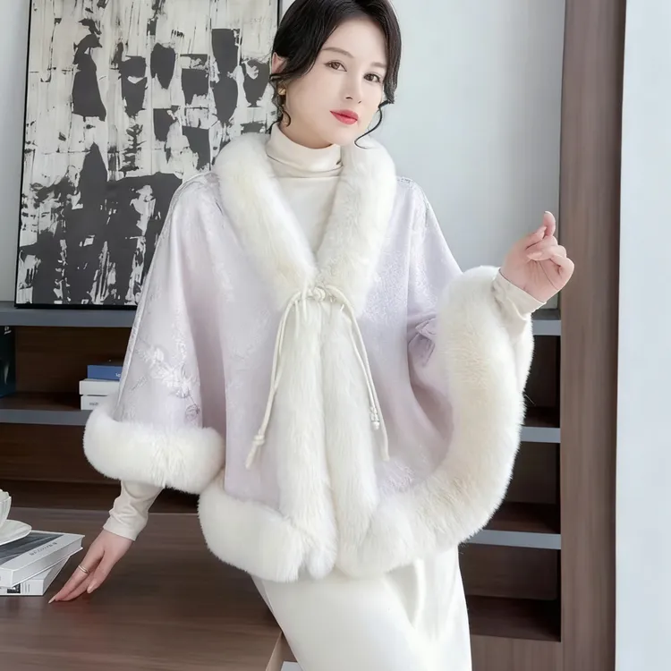 新款国风毛领珍珠扣斗篷仿绸面内绒均码秋冬保暖旗袍长裙外搭披风