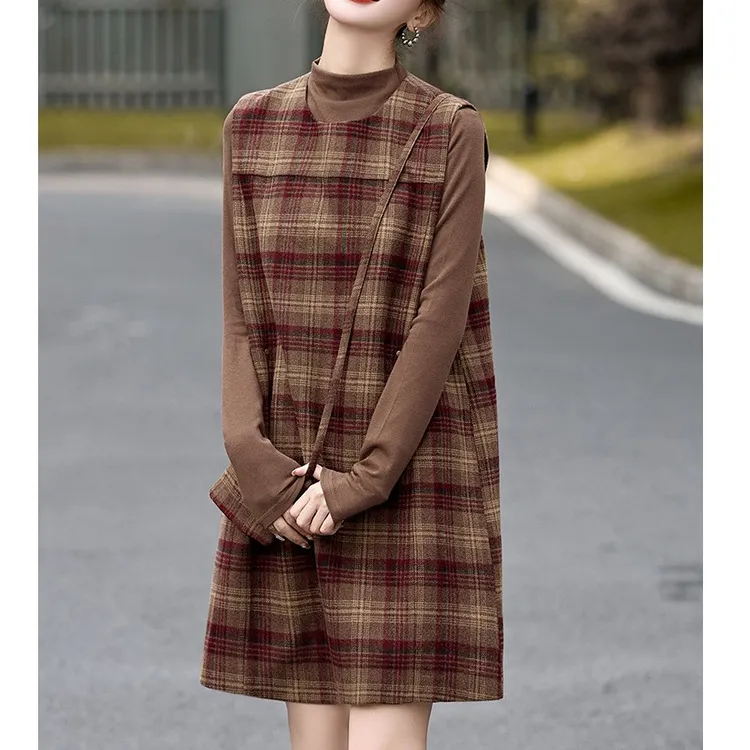 连衣裙秋冬2025新款长袖T恤加厚格子毛呢打底背心裙两件套NS9726