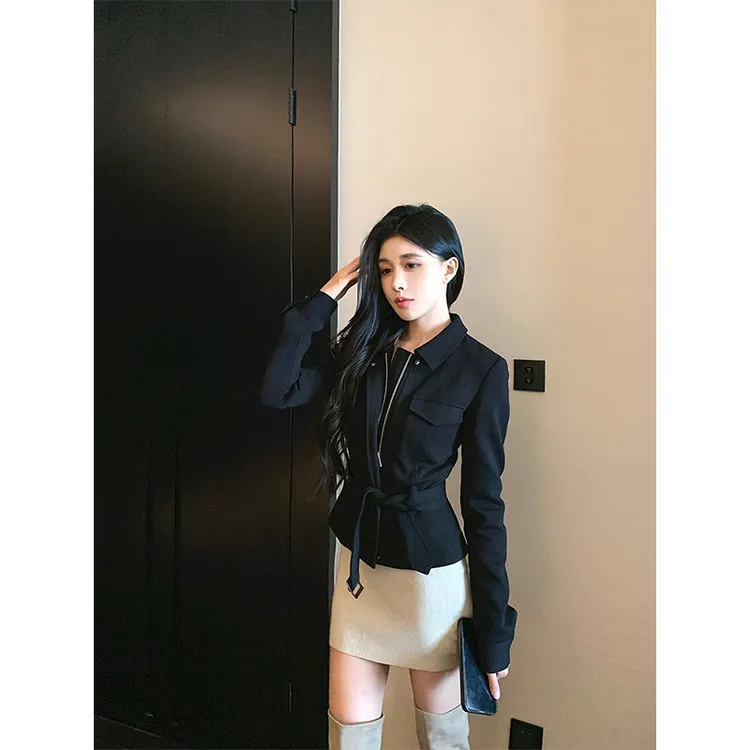 高级感黑色翻领长袖夹克女装秋季新款设计感小众腰带风衣短款外套
