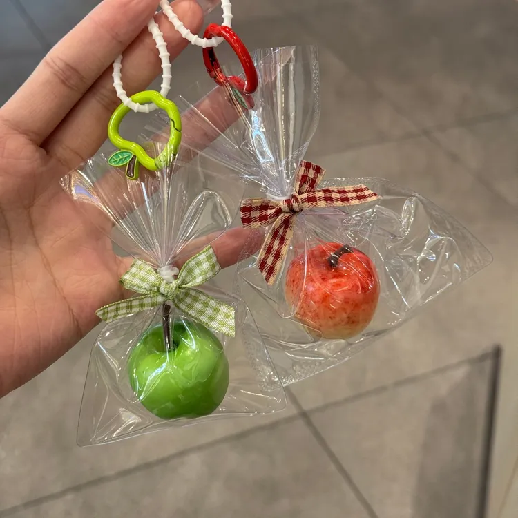 创意高颜值一颗苹果苹果扣挂件钥匙扣礼物情侣包包挂件平安果挂饰