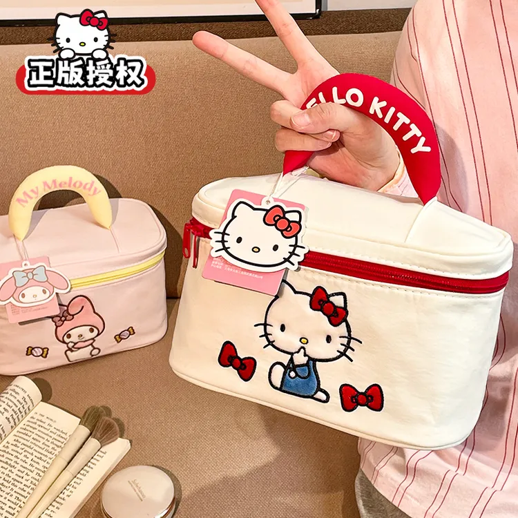正版授权三丽鸥helloKitty化妆包可爱女便携外出大容量护肤品收纳
