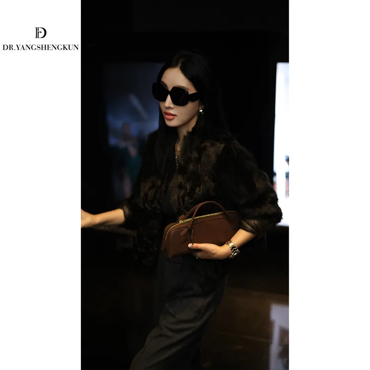 杨圣坤2025新品进口小湖羊皮毛一体两面穿V领皮草外套TR25814115