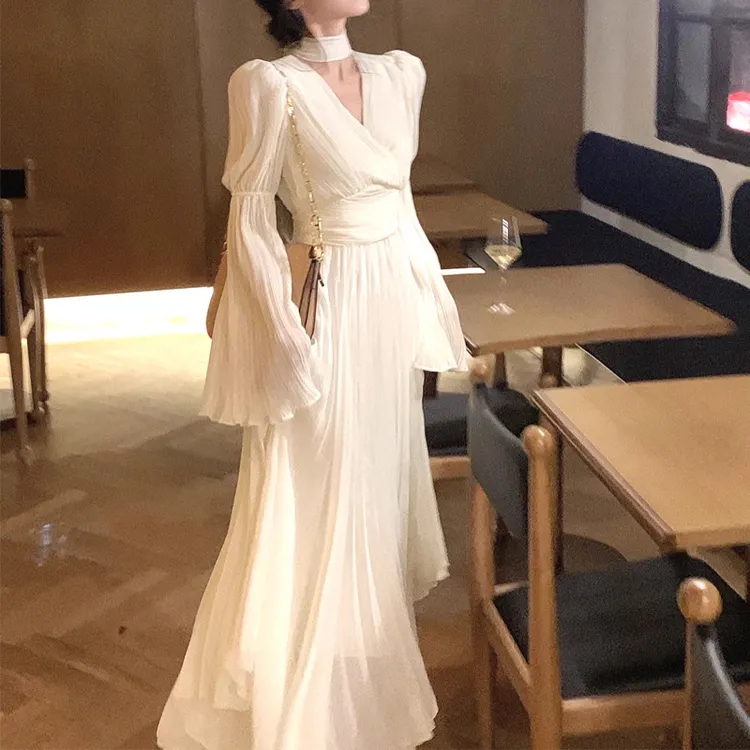 白色V领连衣裙女2025年新款早秋长袖茶歇法式高级感裙子