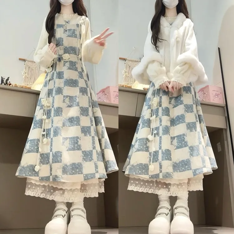 2025冬季新款圣诞穿搭新年战袍斗篷外套针织打底衫背带裙三件套女