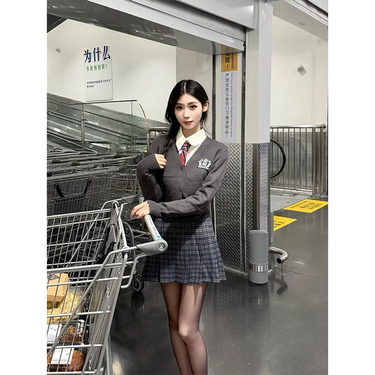 美式英伦学院风套装校供甜辣刺绣V领开衫长袖衬衫格子短裙三件套