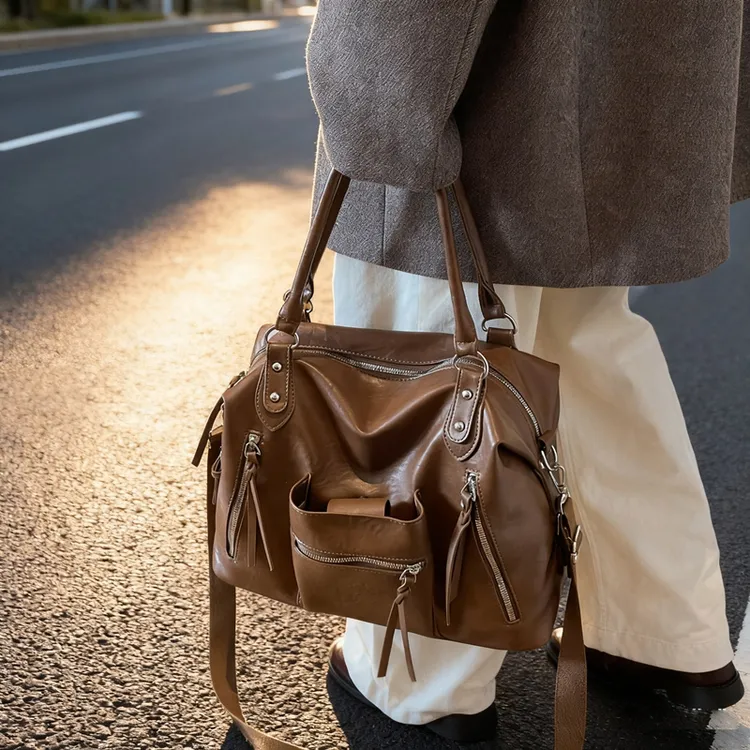 小众复古机车包女2025新款多口袋大容量软皮通勤包单肩斜挎托特包