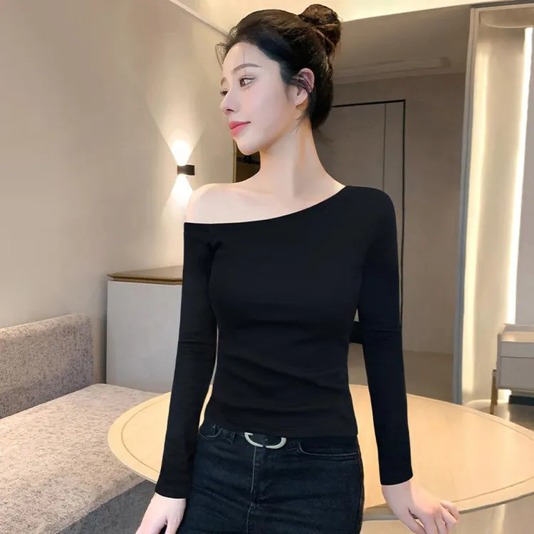 黑色露肩长袖女t恤秋2025新款设计感小众修身显瘦斜肩打底衫上衣