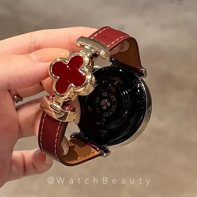 适用华为GT5/4代四叶草折叠磁吸真皮watch5/4女款休闲高级感腕带