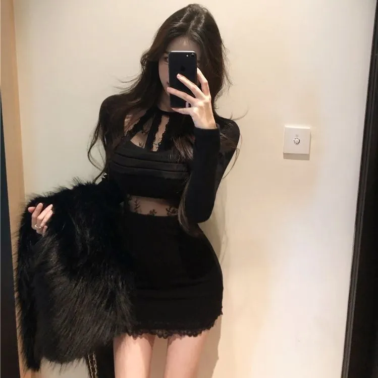 网红性感挂脖拼蕾丝长袖连衣裙法式高腰气质修身褶皱显瘦包臀短裙