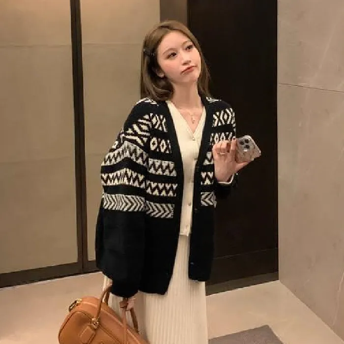 2025年秋冬季毛衣外套女宽松慵懒风中长款V领针织开衫外搭女