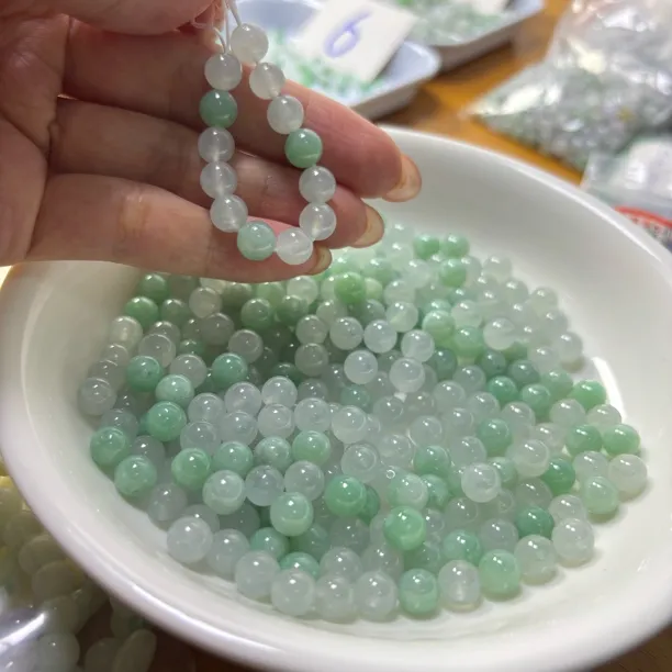 天然缅甸翡翠A货冰绿白珠子单圈玉手串散珠25颗定制多样性发货