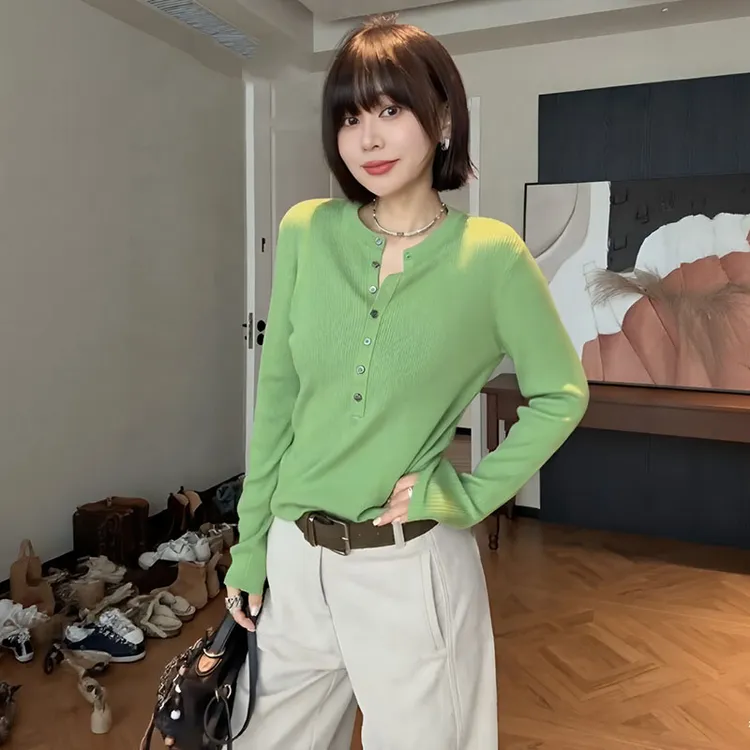 大码绿色显白别致长袖针织衫女秋冬新款微胖mm叠穿内搭打底衫上衣