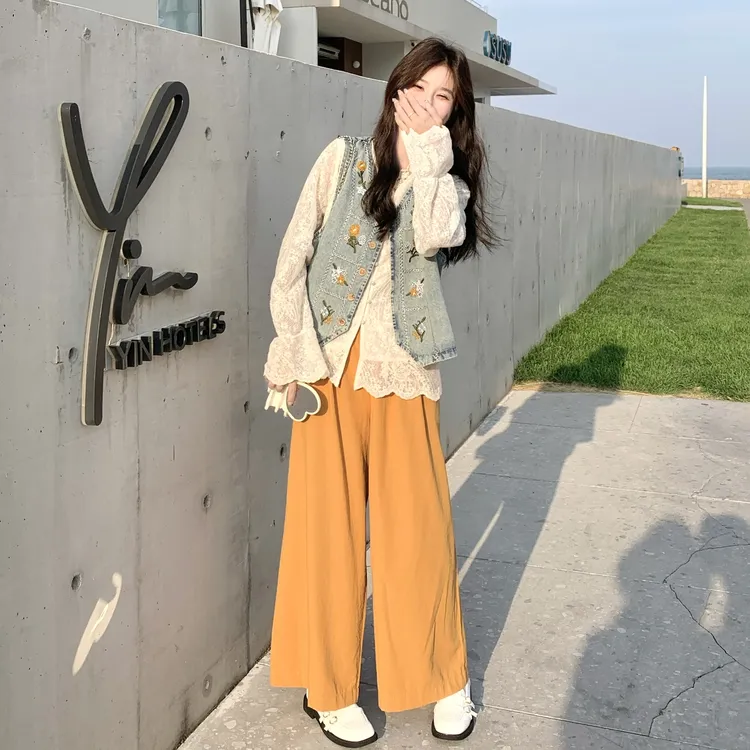 甜美少女风百搭减龄套装女秋季新款蕾丝衬衫绣花马甲阔腿裤三件套