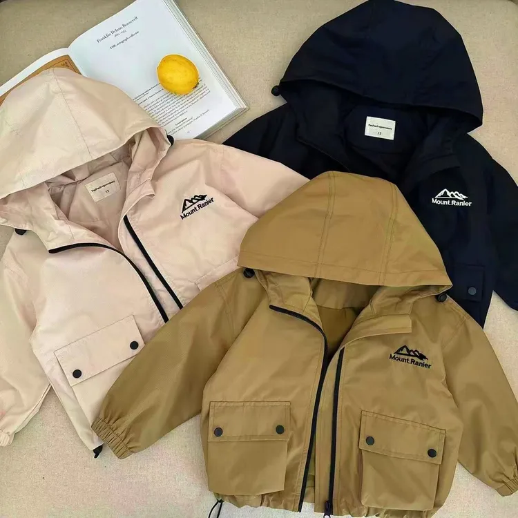 儿童连帽外套男2025秋季新款宝宝登山服中小童纯色冲锋衣女洋气