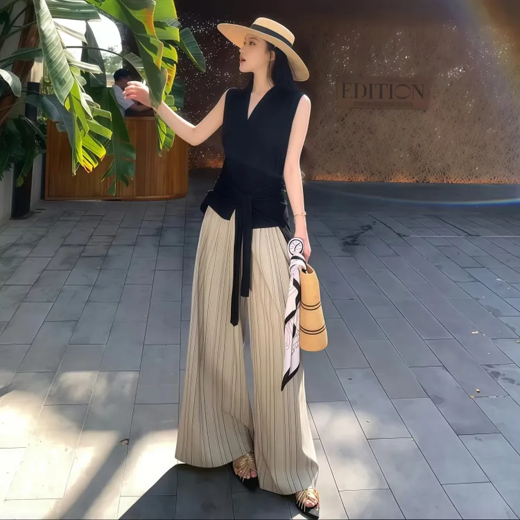 夏季减龄一整套穿搭老钱风黑色背心上衣条纹阔腿裤套装女2025新款