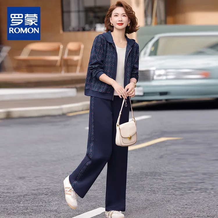 50多岁妈妈秋装运动服套装2025新款中老年女春秋外套贵夫人上衣服