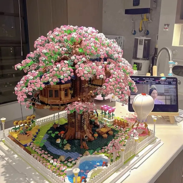 2025新款樱花树屋拼装玩具益智成人潮玩拼插积木樱花树屋积木正版