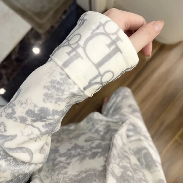 轻奢高级感德绒睡衣女冬季新款水墨画加绒加厚开衫保暖家居服套装