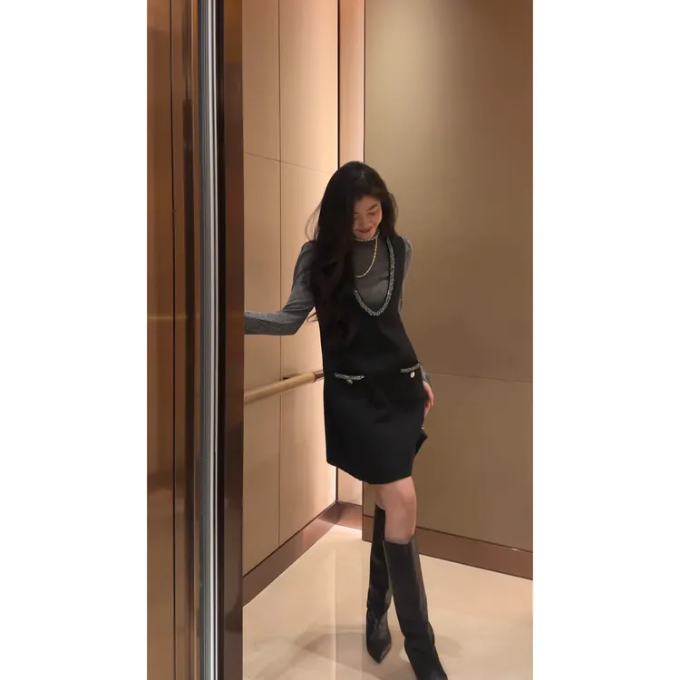 N.COU妮蔻25冬新款老钱风千金感钉钻工钉珠V领背带连衣裙DY80168