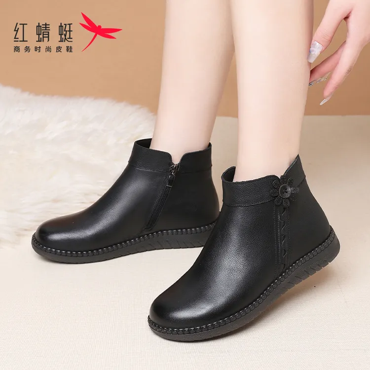红蜻蜓短靴真皮加厚妈妈时尚平底软底秋冬小乌鲁黑加宽43女鞋