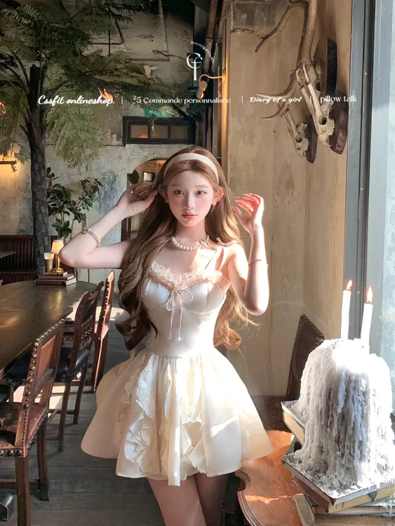 【巴塞玻璃诗】光泽感蕾丝拼接蓬蓬吊带收腰连衣裙春季新款开衫上衣