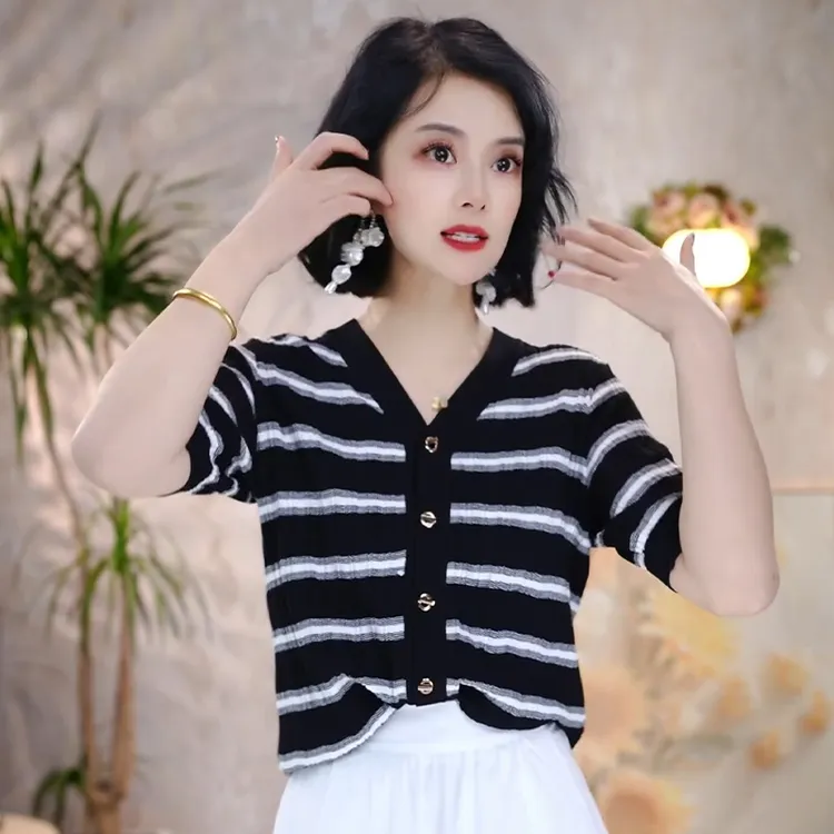 卡雁女装直播间同款2025新款薄款打底针织开衫女条纹【吉岚严选】