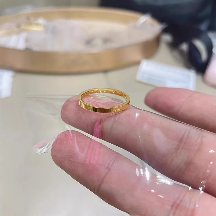 钛钢戒指 可水洗/不掉色细款戒指女轻奢气质简约情侣对戒指环礼物