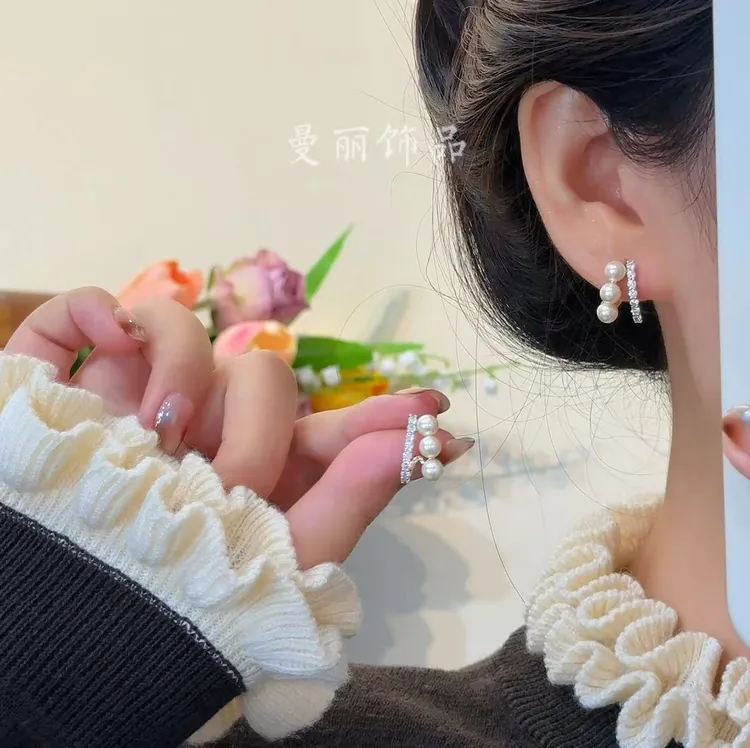 铜合金耳饰 2026轻奢温柔精致多珠嵌锆耳钉