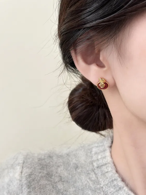 铜合金耳饰 红色福袋钱袋耳钉女秋冬新年耳环轻奢高级感气质耳饰