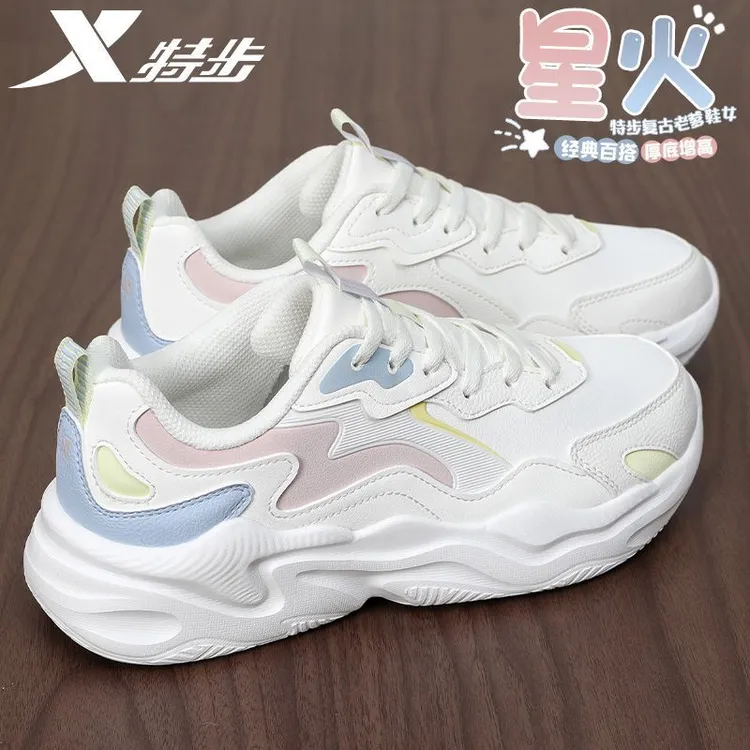 特步女鞋运动鞋2025秋季新款皮面防水休闲鞋减震轻便学生跑步鞋女