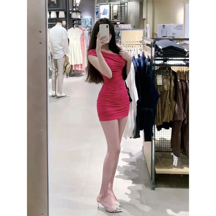 御姐性感辣妹玫红色斜肩连衣裙漂亮独特气质收腰修身包臀短裙夏季
