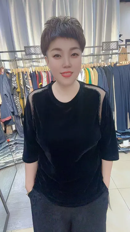 新品圆领百搭漏肩款丝绒小衫～110斤～155斤左右